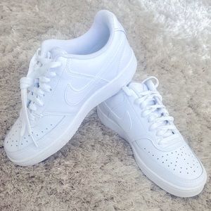 Women’s White Nike Low Court **Like New**
